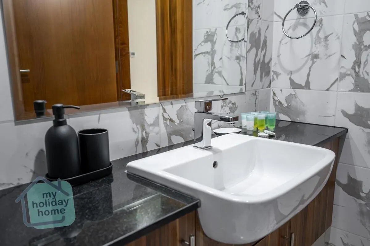 Brand New Spacious And Fully Furnished Ras al-Khaimah 0*,